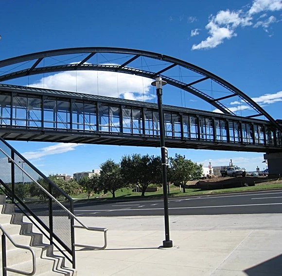 پل فلزی عابر پیاده